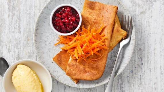 Ugnspannkaka med rårörda lingon och dessert